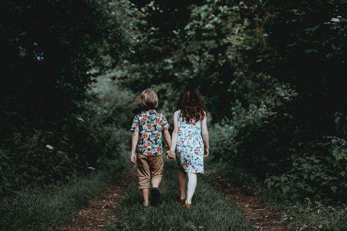 Կարևոր խորհուրդներ. ինչպես տղա երեխային սովորեցնել շփվել աղջիկների հետ