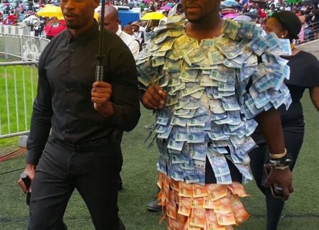 Աֆրիկացի միլիոնատերը հագնում է ՍԱ՝ փողն ու հաջողությունն իր կողմը գրավելու համար. իսկ դուք կհանգեի՞ք (լուսանկարներ)