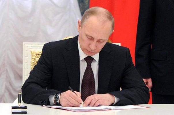Putin signs Turkish Stream pipeline deal into law  