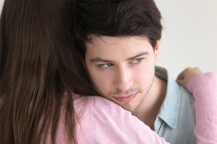 7 նշան, որ Ձեր զուգընկերն այլ մարդու նկատմամբ էմոցիոնալ կապվածություն է զգում
