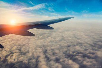 ՍԱ ՊԱՅԹԵՑՐԵԼ Է ՀԱՄԱՑԱՆՑԸ. Ինքնաթիռի ուղևորները ամպերի վրայով քայլող մարդու են լուսանկարել. ՖՈՏՈ