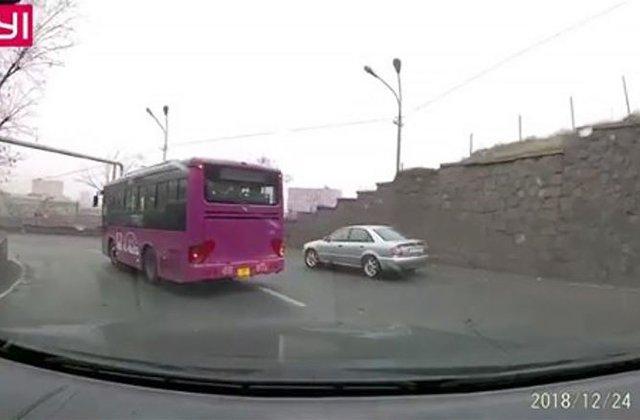Երևանում ավտոբուսը դուրս է եկել հանդիպակաց գոտի. սենսացիոն տեսանյութի հերոսը պատժվել է