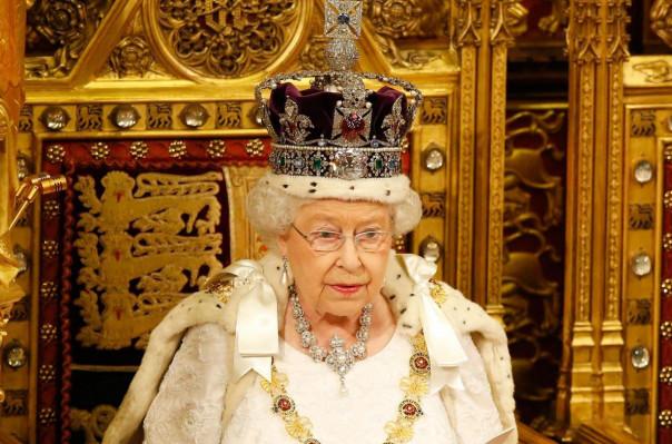 Queen Elizabeth II urged to abdicate on Sapphire jubilee