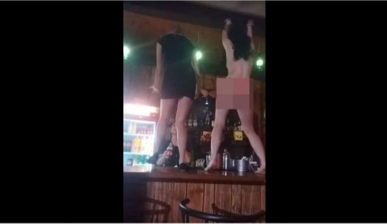 Пьяный стриптиз посетительницы ночного клуба закончился падением за барную стойку