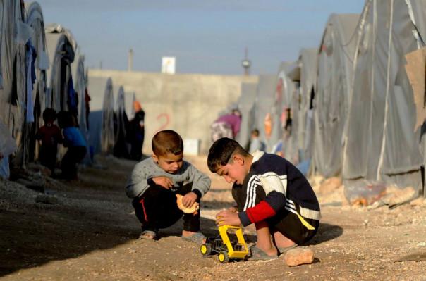 Боевики ИГ активизировали вербовку детей-беженцев