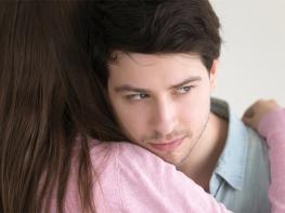 7 նշան, որ Ձեր զուգընկերն այլ մարդու նկատմամբ էմոցիոնալ կապվածություն է զգում