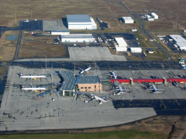 Իսլանդիայում մեքենան մխրճվել է միջազգային օդանավակայանի ժամանման սրահ