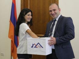 «Մենք սիրով սպասում ենք Լարիսային մեր տանը». Շուշան Փաշինյան