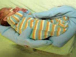 Մայրը իր վաղածին երեխային ձեռնոցով ծածկեց. առավոտյան բուժքույրները չհավատացին սեփական աչքերին