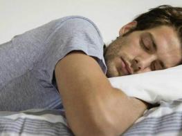 7 վտանգավոր սովորույթ քնից առաջ, որոնց մասին հարկավոր է մոռանալ