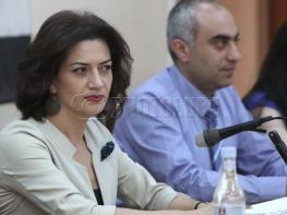 «Ամուսնուս քաղաքական որոշումների վրա բացարձակապես չեմ ազդում». Աննա Հակոբյան